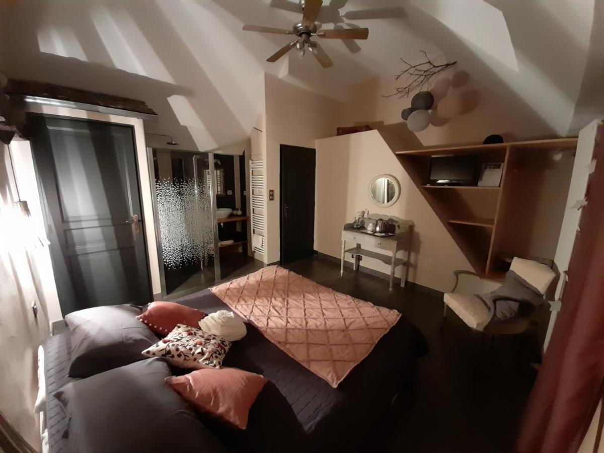 Les Hotes Du Lac, Chambres Et Tables D'Hotes Mandailles  Ngoại thất bức ảnh