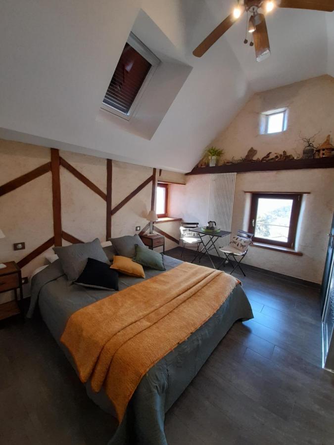 Les Hotes Du Lac, Chambres Et Tables D'Hotes Mandailles  Ngoại thất bức ảnh