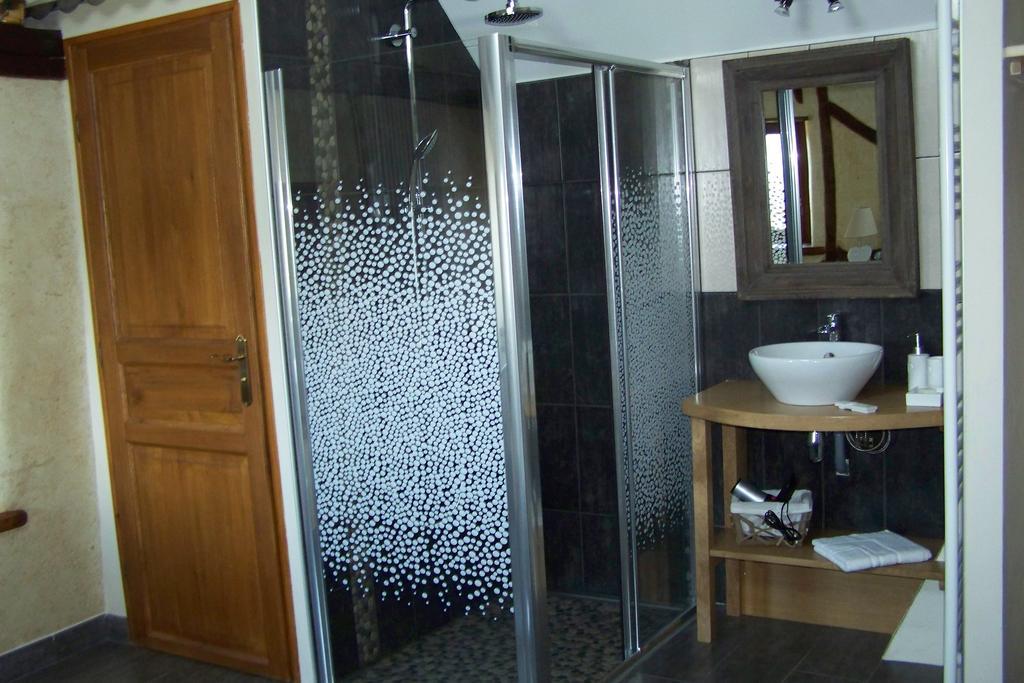 Les Hotes Du Lac, Chambres Et Tables D'Hotes Mandailles  Phòng bức ảnh